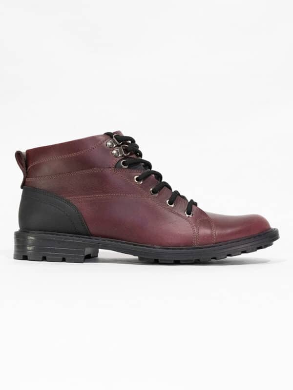 Botas negras con rojo